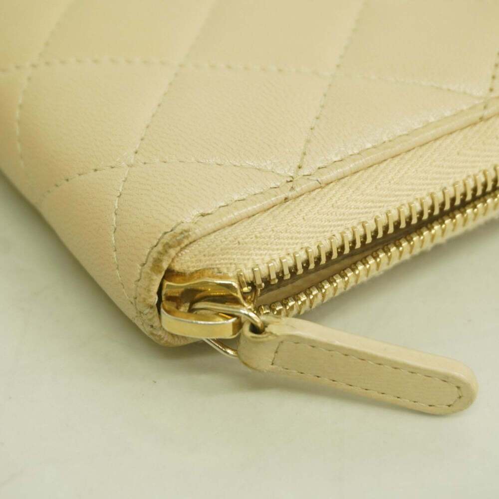 CHANEL Cream Lambskin Leather Wallet - Picture 6 of 11